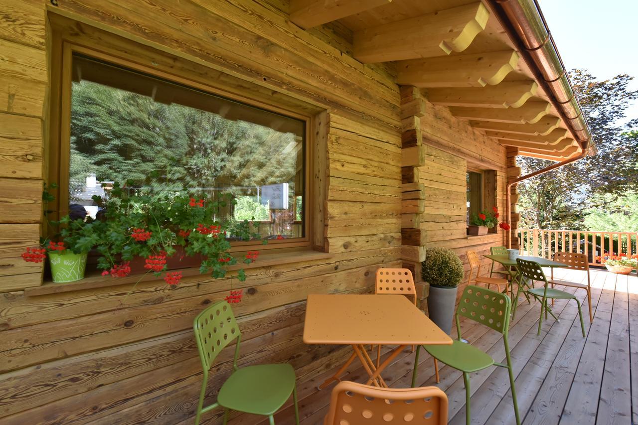 Hotel Des Roses Antey-Saint-André Exteriör bild